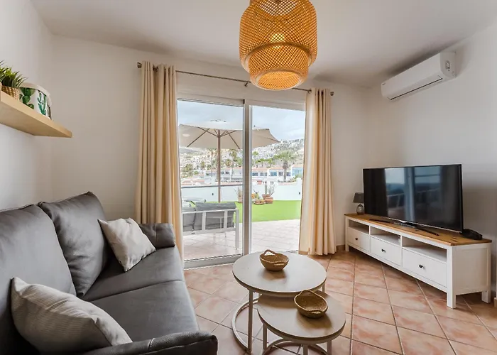 Апартаменты Huge Sunny Terrace Heated Pool