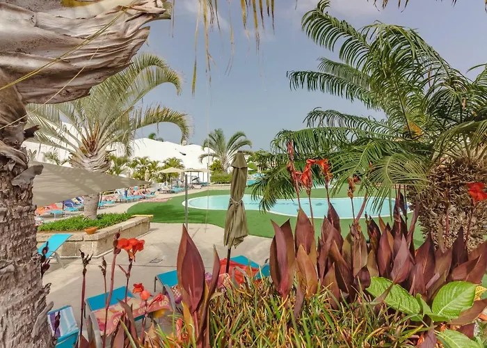 Huge Sunny Terrace Heated Pool Апартаменты *