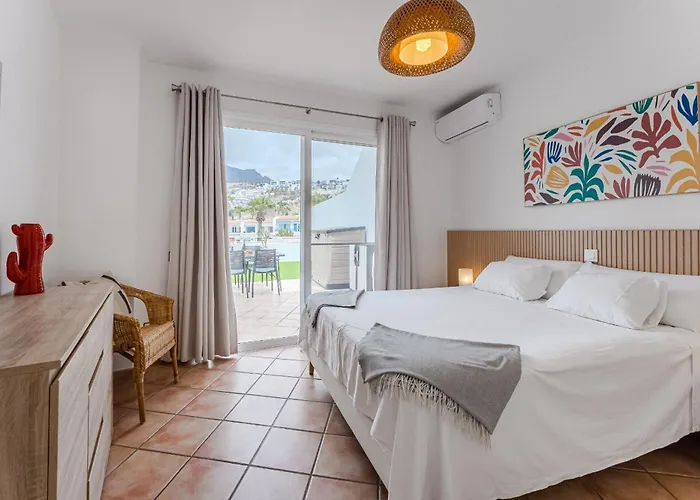 شقة Huge Sunny Terrace Heated Pool