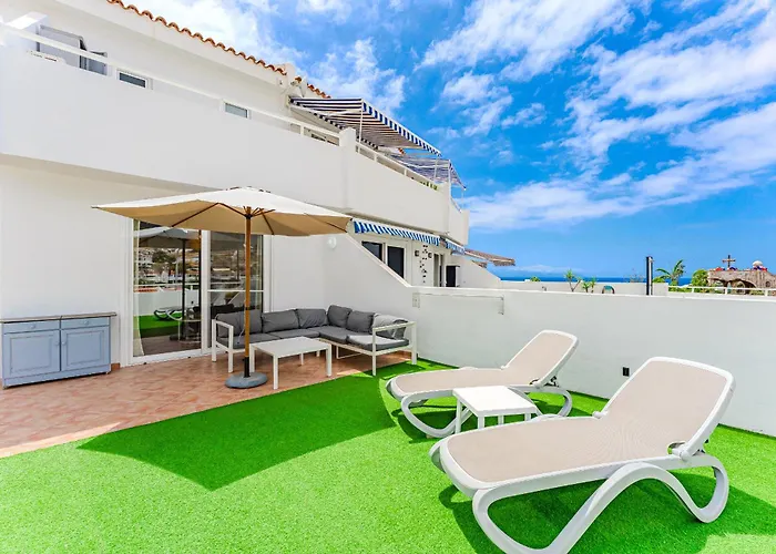 Huge Sunny Terrace Heated Pool أذيخي